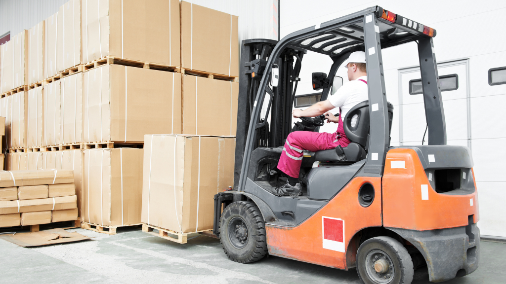 A guide to pallet distribution and delivery: from what it is to how it works